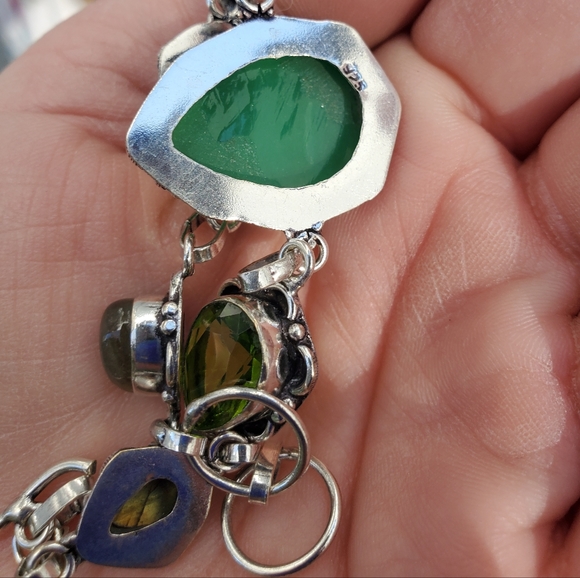 New Carved Face Peridot and Labradorite 925 Silver Bangle Bracelet. - Picture 4 of 8